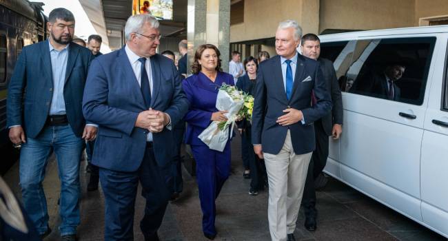 ლიეტუვის პრეზიდენტი კიევში ჩავიდა: ნაუსედა უკრაინის დამოუკიდებლობის დღესთან დაკავშირებულ ღონისძიებებს დაესწრება და ზელენსკის შეხვდება