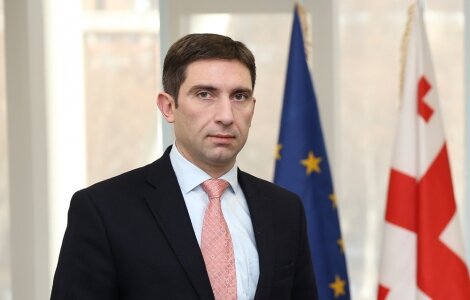 SMS-ები ►რას სწერდა სექსუალურ შევიწროებაში მხილებული პაპუნა უგრეხელიძე თანამშრომელ ქალს