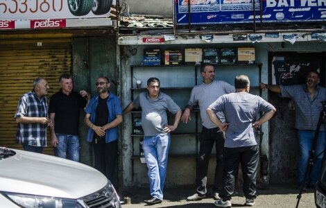 თბილისის მერია ე.წ. ელიავას ბაზრობის დაზარალებულ მოვაჭრეებს ბანკებთან შუამდგომლობას ჰპირდება
