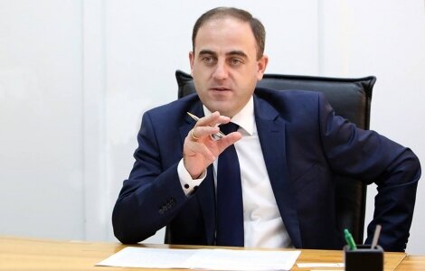 მერია ყოფილი თანამშრომლისთვის პარიზში სწავლის ხარჯების დაფინანსების საკითხს იკვლევს
