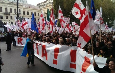 კვლევა: რომელი პოლიტიკური პარტიები გამოირჩევიან ანტიდასავლური განწყობით