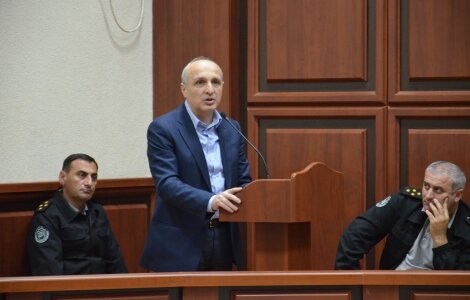 იუსტიციის სამინისტრო: ვანო მერაბიშვილმა კლინიკაში ერთი საათი დაჰყო