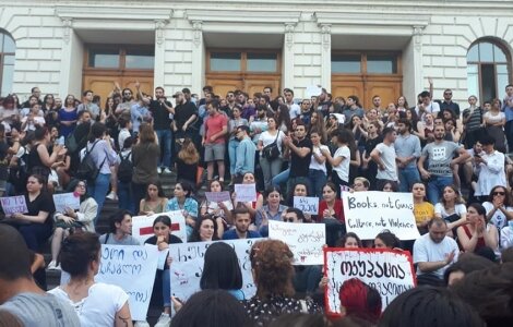 „არა რუსეთს“ - თსუ-ის ეზოში სტუდენტების აქცია მიმდინარეობს