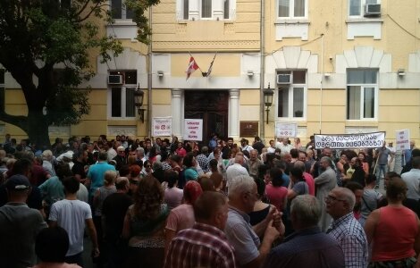 მარიხუანაზე გადაწყვეტილების გამო, საკონსტიტუციო სასამართლოსთან ლოცვებს კითხულობენ