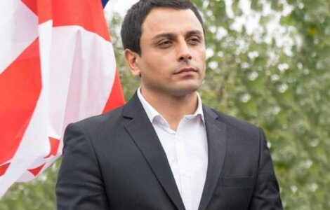მარნეულის მერი თემურ აბაზოვი არაადამიანური და დამამცირებელი მოპყრობის ბრალდებით დააკავეს