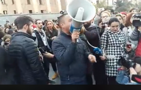 პარლამენტთან აქციის მონაწილეებსა და პოლიციას შორის შეხლა შემოხლა მოხდა