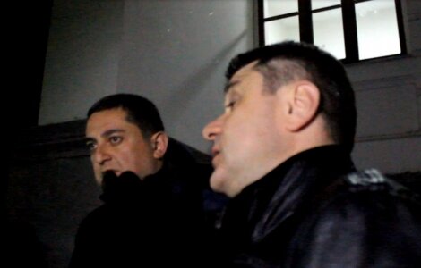 ვიდეო► ილიაუნის თვითმმართველობის წევრები სამართალდამცავებმა თსუ-ში შემოუშვეს