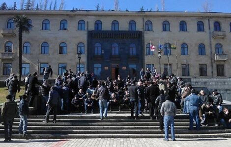 ტყიბულელი მეშახტეები ადგილობრივი მუნიციპალიტეტისგან სოლიდარობას ითხოვენ